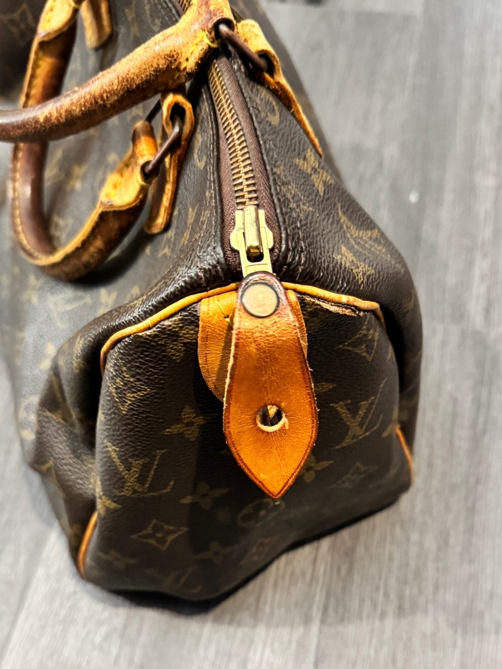 Authentic Louis Vuitton Monogram Speedy 30 - Picture 5 of 16